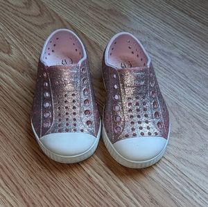Native Jefferson, sparkling pink, size 6